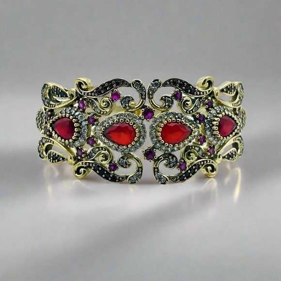 Jewelry - Elegant Gold and Red Bracelet